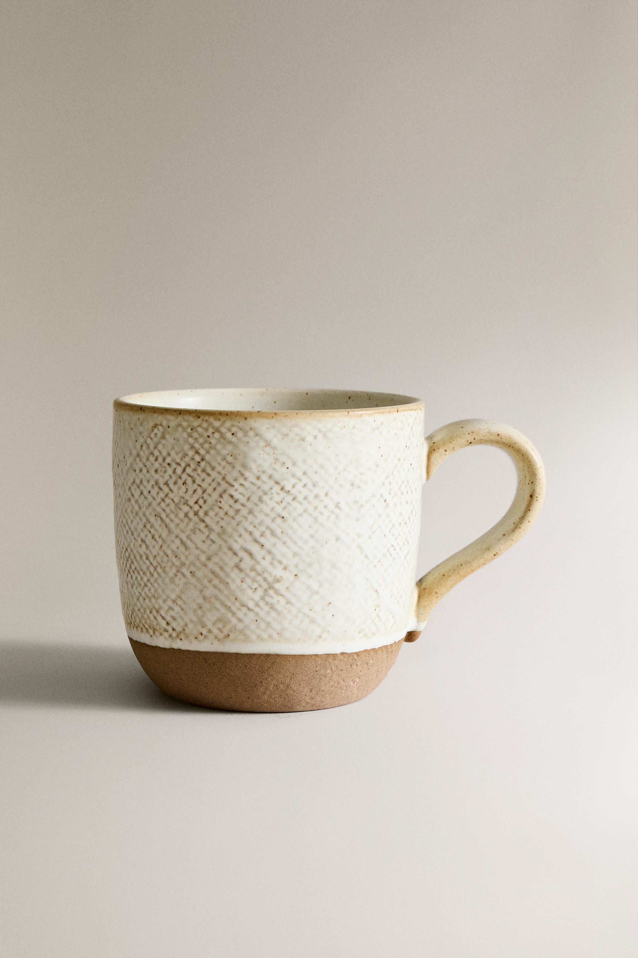 MUG WITH RAISED DESIGN